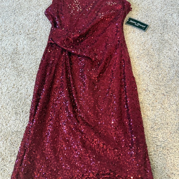 Elegant Sequin Dress in Deep Red - Picture 4 of 9